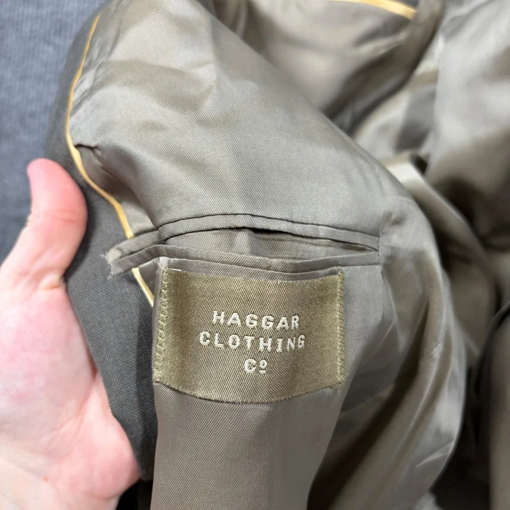 Haggar Clothing Co Suit Mens 42 Jacket and Pleated Pants Set Brown Pinstripe